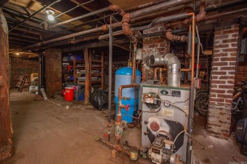 912 Orch St, Peekskill NY 10566-2728 exterior