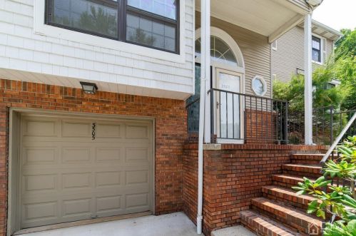 3505 Spring Brook Dr, Edison, NJ 08820-4224