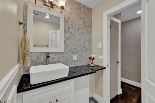 36 Aspen Rd, Town Center NJ 07052-1201 exterior