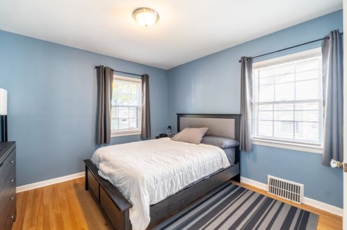 3758 5 Pl, Milwaukee WI 53204-3906 exterior