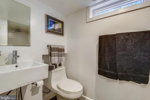 301 Glendale Ave, Alexandria VA 22301-2407 exterior