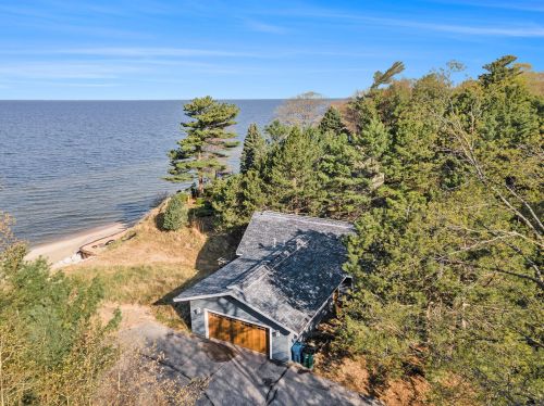 4017 Applewood Ln, Meskegon, MI 49441-4405