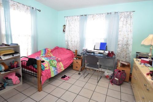 27 Thorniley St, New Britain CT 06051-1639 exterior