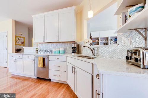 5167 Ballycastle Cir, Alexandria, VA 22315-5544