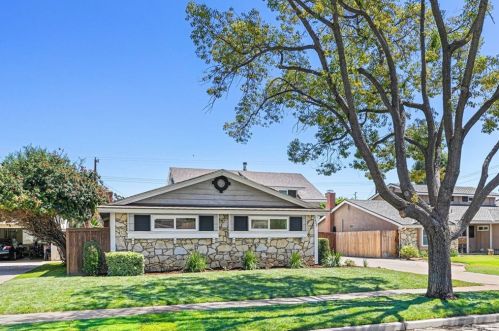 13422 Epping Way, Tustin CA  92780-4743 exterior