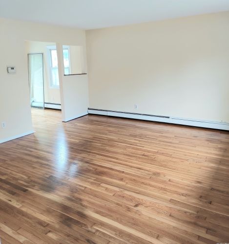 354 Amsterdam Ave, Babylon NY 11704-4922 exterior