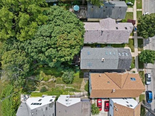 2044 Booth St, Milwaukee WI 53212-3406 exterior