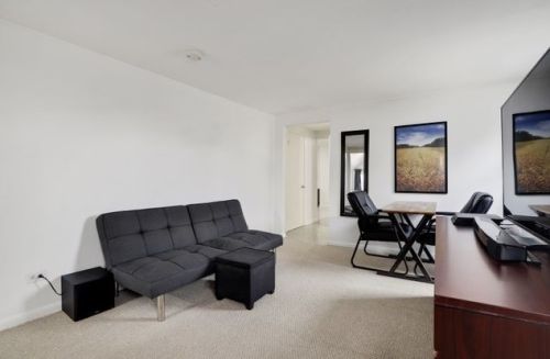 3434 Nagle Ave, Chicago IL 60634-4917 exterior