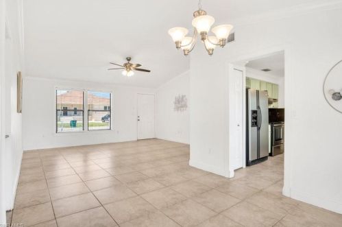 5040 31 Ave, Naples FL 34116-8104 exterior