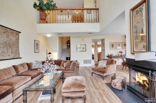 315 Livingston Ct, Edgewater NJ 07020-1639 exterior