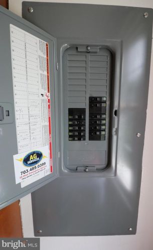 3303 Commonwealth Ave, Alexandria VA 22305-2830 exterior