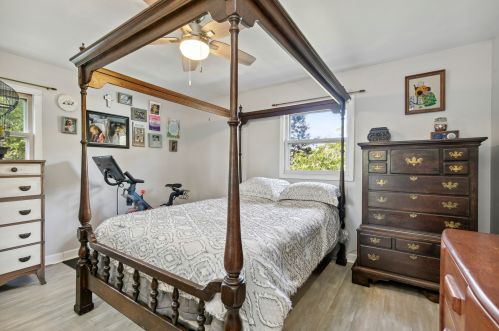 647 Lee Dr, Bull Valley IL 60014-7410 exterior