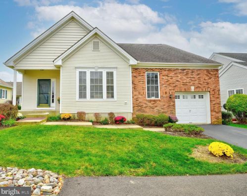 22 Chickadee Way, Trenton, NJ 08690-3561