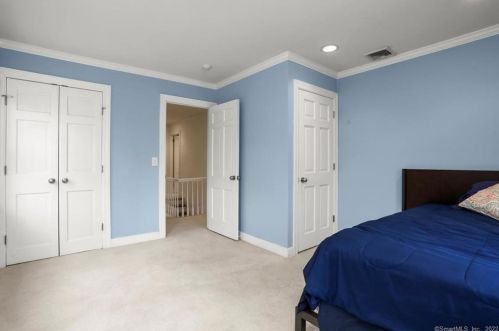 231 Bayberry Ln, Westport CT 06880-4026 exterior