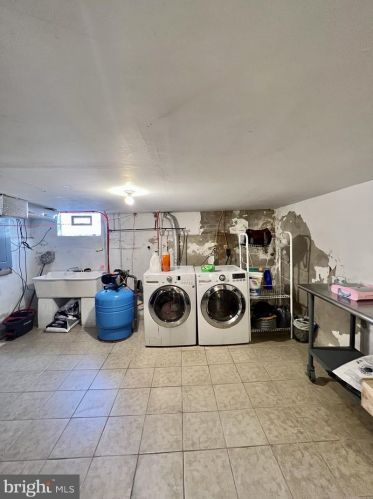 2011 6 St, Philadelphia PA 19122-1413 exterior