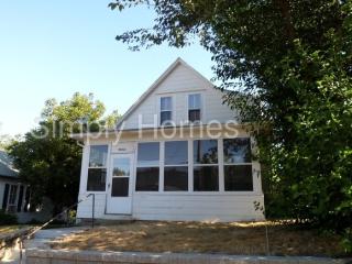 3042 Cottage Grove Ave, Omaha NE  68131-2021 exterior