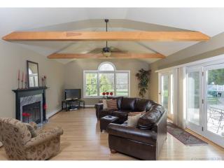 808 Farms Rd, Wallingford CT  06492-2544 exterior