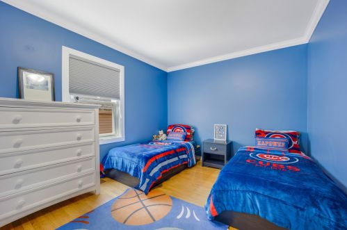 1905 Grace St, Chicago IL 60613-2901 exterior