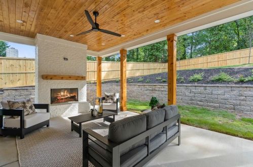 3918 Flowerland Dr, Atlanta GA  30319-1806 exterior