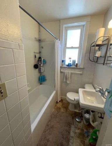 7018 Forsyth Blvd, Saint Louis MO  63105-2129 exterior