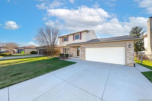 45510 Plum Grove Dr, Macomb Township, MI 48044-4514