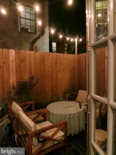 324 Camac St, Philadelphia PA 19140-4214 exterior