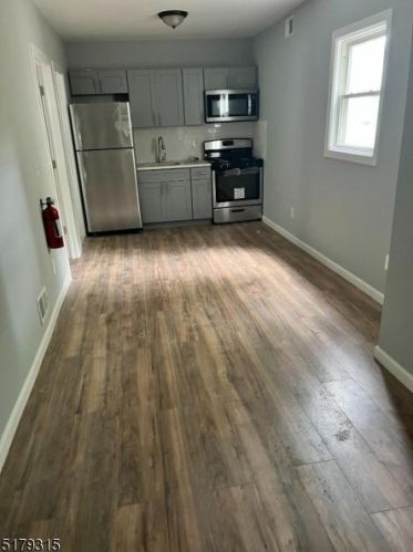 9 Grove Ter, Irvington NJ  07111-3819 exterior