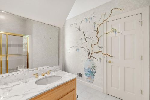 106 Ml Rd, North Hampton NH 03862-2322 exterior