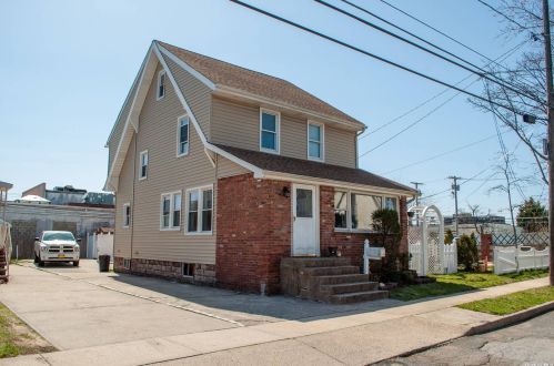 114 Maple St, Valley Stream, NY 11580-4621