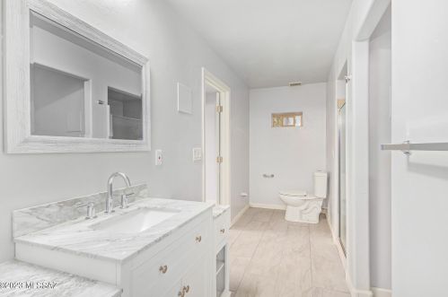 828 Cresta Loma Dr, Tucson AZ 85704-3706 exterior