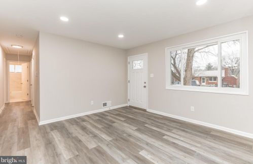 4613 Creek Shore Dr, Rockville MD 20852-2410 exterior