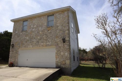 6019 Creekwood Pass, Spring Branch TX 78070-7022 exterior