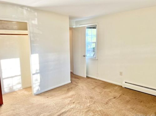 5 Grandview Dr, Farmington CT 06032-1305 exterior