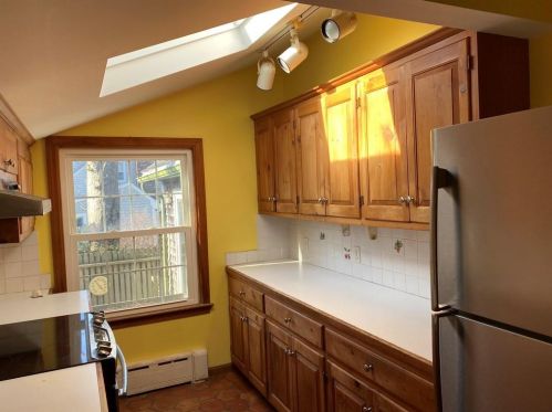 5 Longmeadow Ave, Middletown RI 02842-5247 exterior