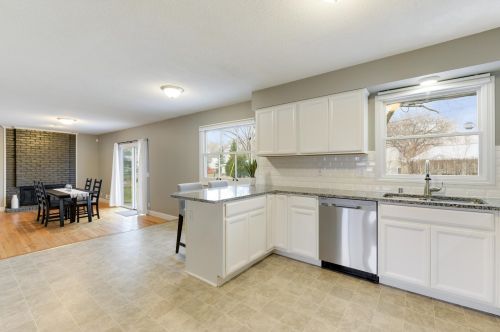 981 Cortland Dr, Saint Paul MN 55124-8910 exterior