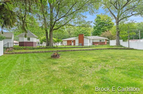 3024 Beach St, Meskegon MI 49441-1128 exterior