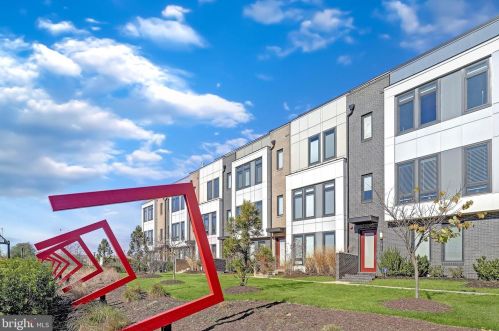 2819 Eisenhower Ave, Alexandria VA  22314-4556 exterior