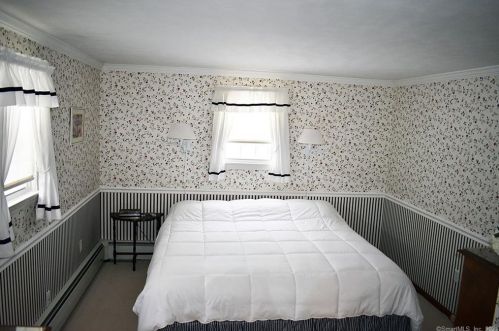 7 Orbit Dr, Enfield CT 06082-5528 exterior