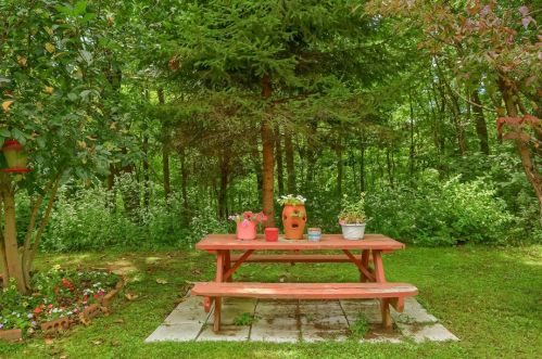 1599 Us Route 30, Hookstown PA 15050-1424 exterior