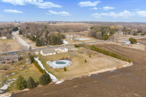 3301 Wagon Wheel Rd, Manitowoc WI 54220-8713 exterior