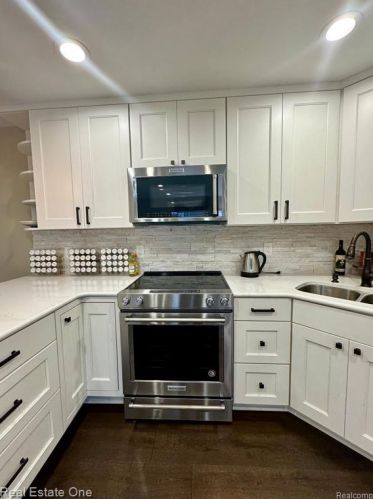 252 1st St, Rochester MI 48307-2600 exterior