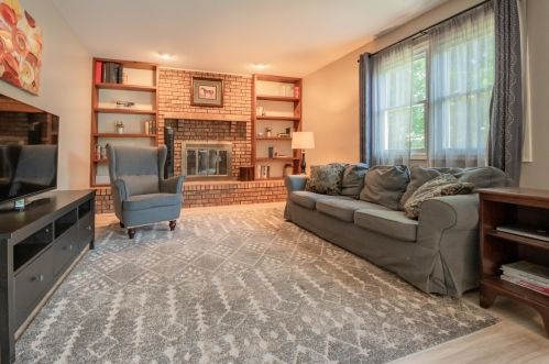 1049 Cedar Crst Dr, Bull Valley IL 60014-6931 exterior