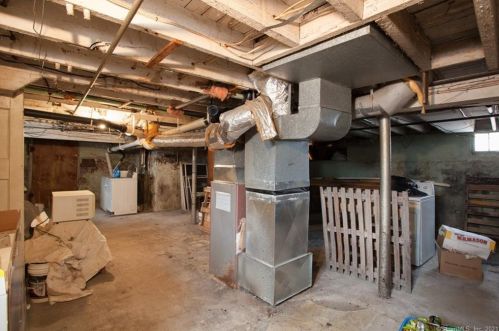 90 Smt St, Manchester CT 06040-4263 exterior