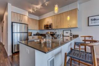 500 3rd Ave, Seattle WA  98119-3914 exterior