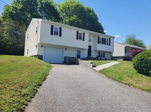 42 Fairview St, Providence, RI 02919-5137