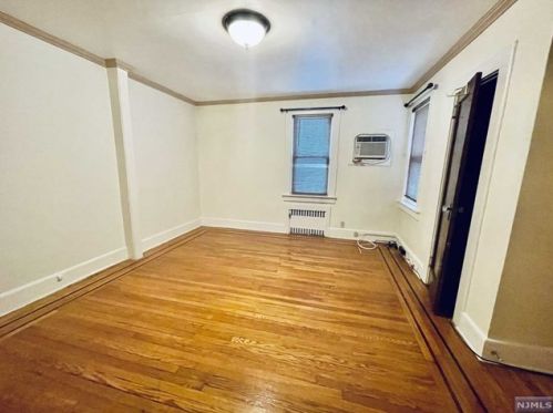 300 Day Ave, Fairview NJ  07022-1712 exterior