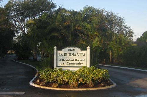 560 Natalie Dr, Fort Pierce FL 34952-7903 exterior