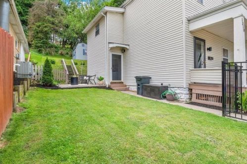 1310 Hiland Ave, Moon Twp PA 15108-2034 exterior