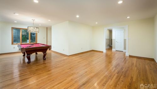 55 Oliver Ave, Edison NJ 08820-3122 exterior