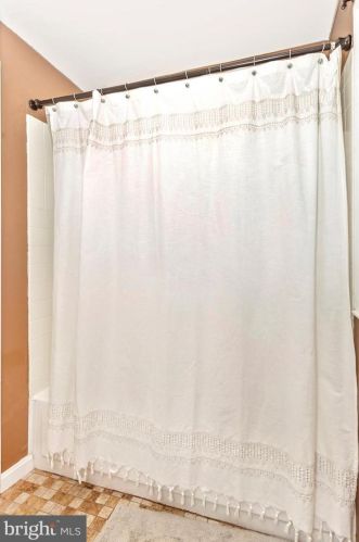 604 Forest Glen Rd, Silver Spring MD 20910-1122 exterior